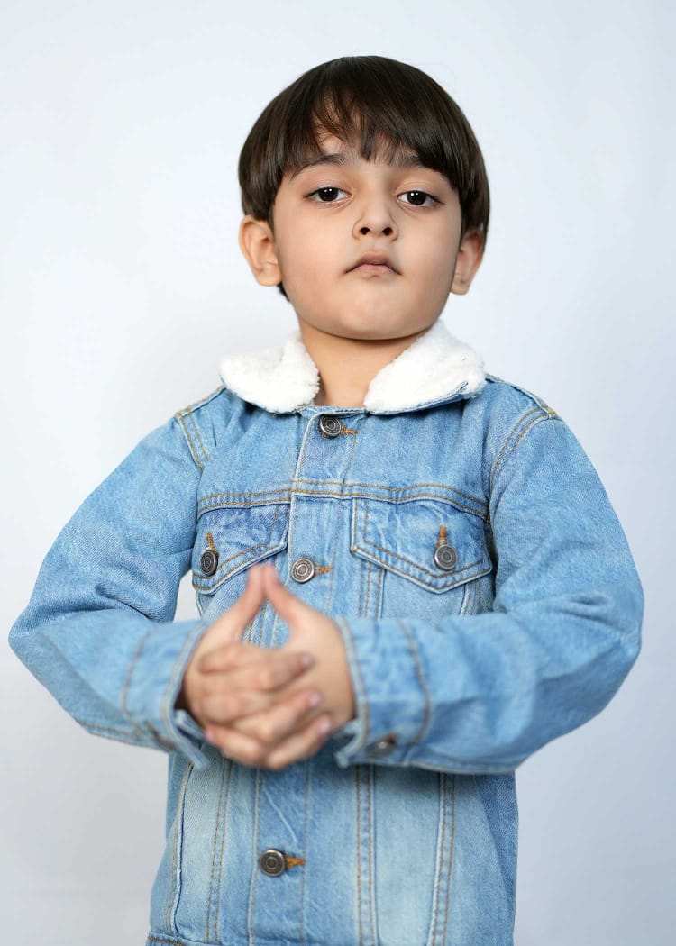 Kids sky blue denim jacket with faux fur collar, perfect for stylish and comfy outfits. Ideal for trendy children.